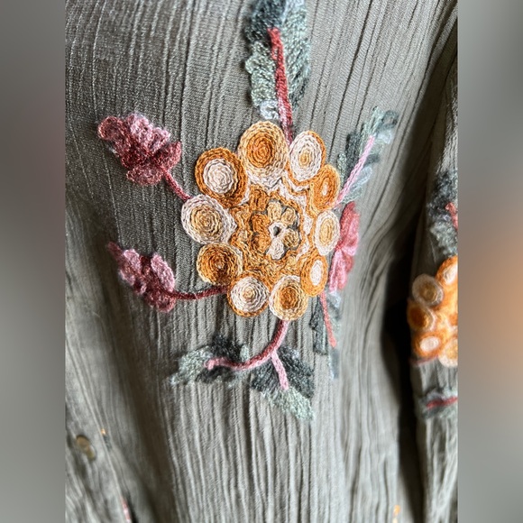 Fig and Flower Olive Green Embroidered Button-Up Long Sleeve Blouse Tunic - Picture 4 of 10